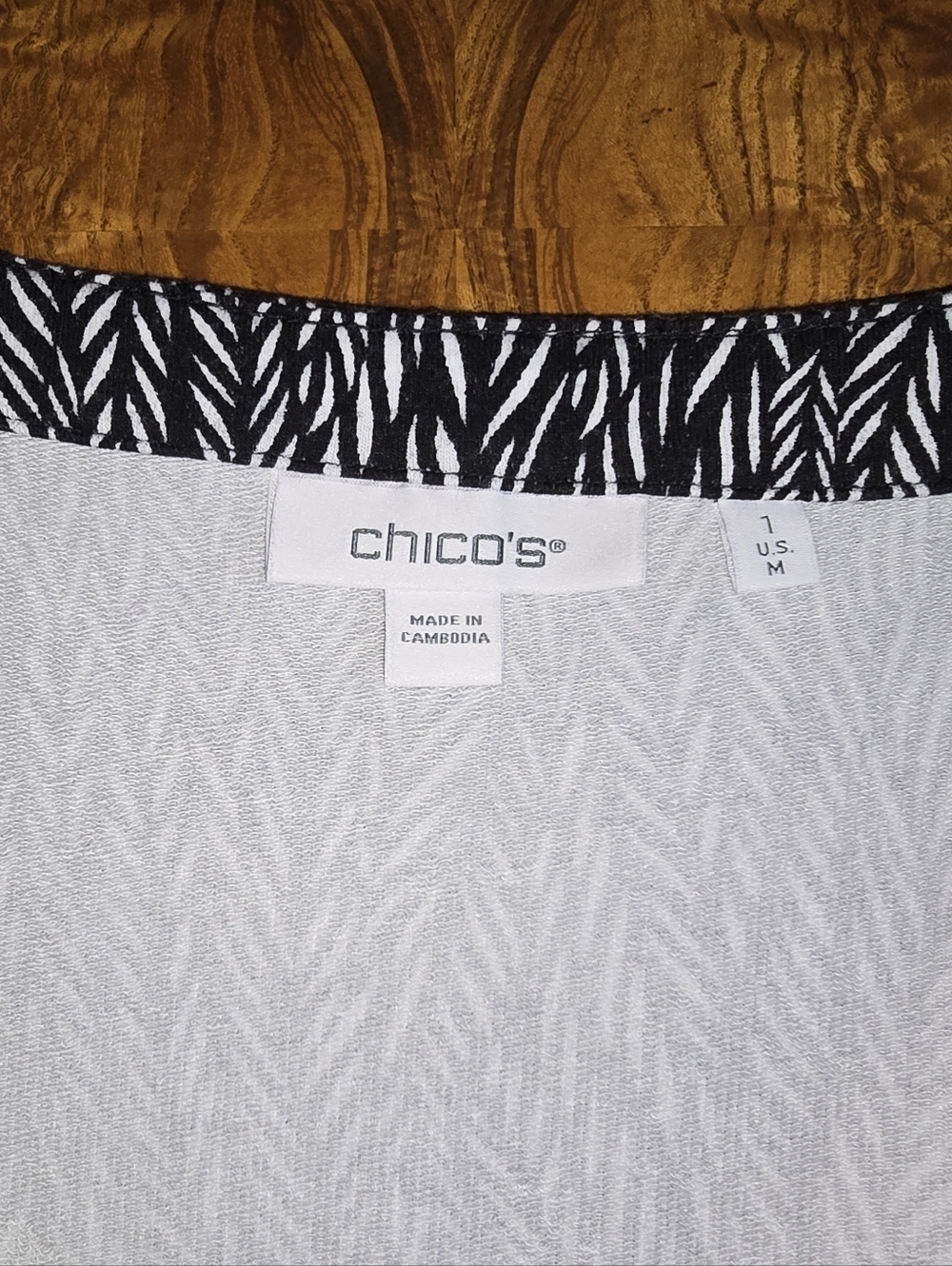 Chico's Zenergy Black Puffed Sleeves Abstract Lines Knit Dress Size 1 ( Medium) - Picture 3 of 8